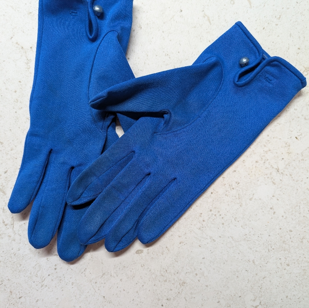 Vintage Women's Blue Formal Or Costume Gloves With Delicate Button At The Wrist - Picture 7 of 8